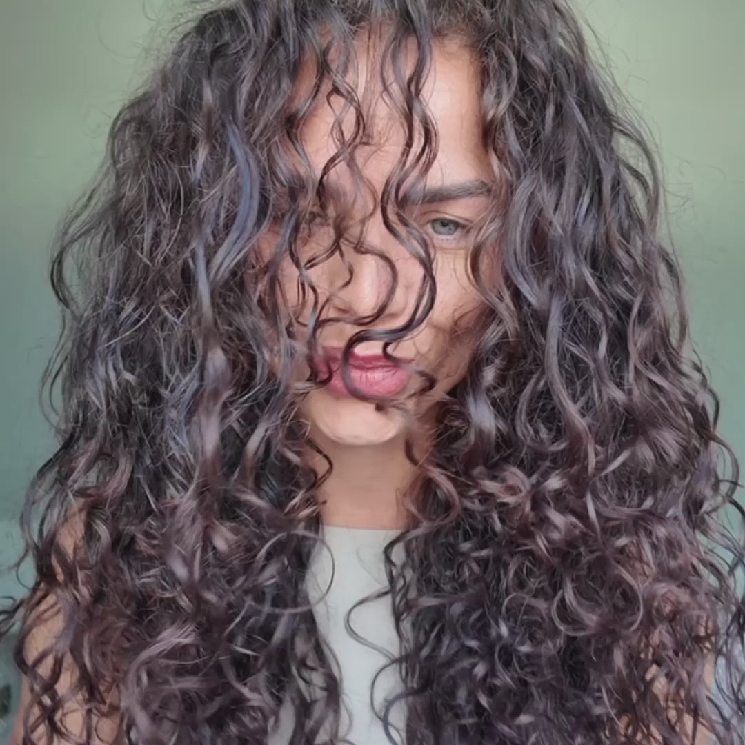 Video zu umberto-giannini_Thirsty-Curls-Souffle-Curl-cream-300ml_5060472673138_U266_eumberto-giannini_Thirsty-Curls-Souffle-Curl-cream-300ml_5060472673138_U266