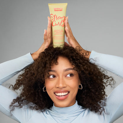 umberto-giannini_Strong-Curls-Rosemary-Oil-Shampoo-250ml_5060472673145_U267_g