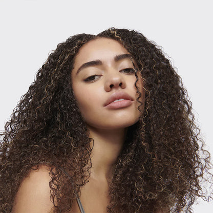 umberto-giannini_Weatherproof-Hold-Anti-Humidity-Frizz-Free-Hairspray-200ml_5060472673114_U265_e